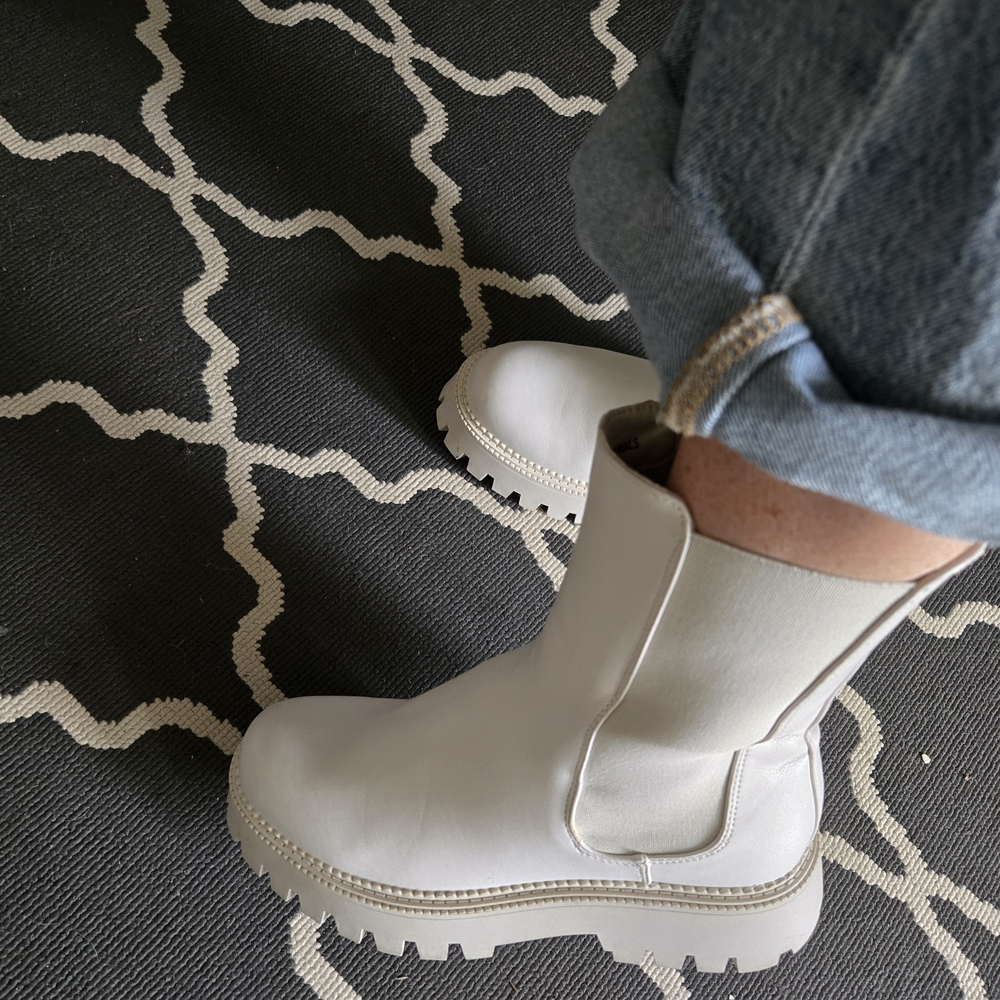 Chic White Ankle Boots with Chunky Sole